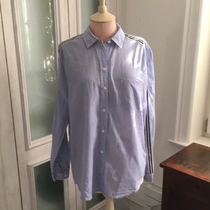 Pinstripe woven shirt.